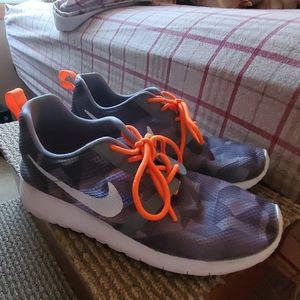 Nike shoes youth size 5